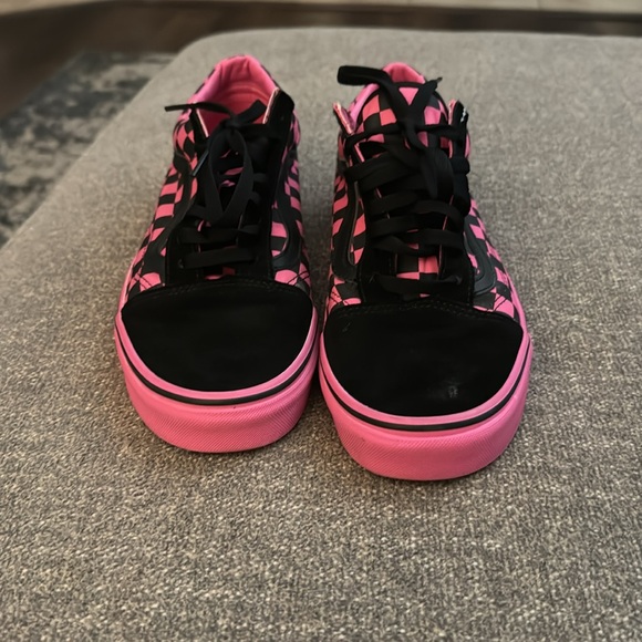 Vans Low Top Sneakers Pink and Black Men’s Size 10 Like New!! - Picture 2 of 5